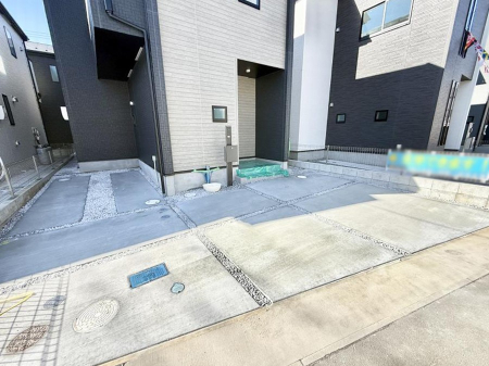  �O�ρ�����ɂ��钓�ԃX�y�[�X�Ȃ̂ň��S�ł���