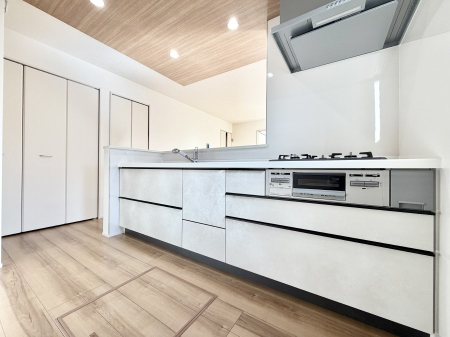 �L�b�`�� �������Ƒ����J��[�߂�A������̂���L�b�`��