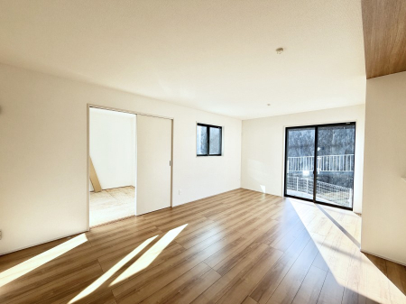 ���r���O ���������S�n�̂����A���z�̃��r���O