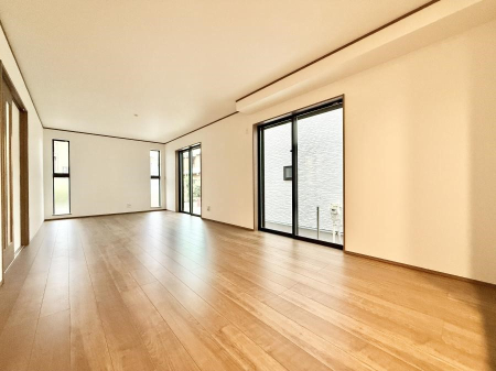 ���r���O ���������R�̌����������݁A���邢��Ԃ��L����܂�