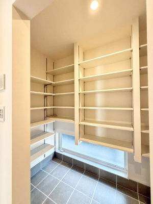 ���[ �������V���[�Y�C���N���[�[�b�g�t�Ȃ̂ŁA�O�Ŏg�������܂Ƃ߂Ď��[�A�������茺�ւ�  