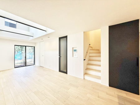 ���r���O ���������r���O�C���K�i�́A�Ƒ��̉�b�A��̊������������Ԃł��B  