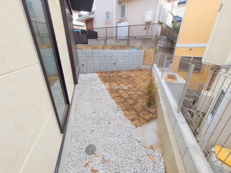 ���̑� �O�ρ���炵�ɏ�����^����A�΂��������ꂽ�Z�܂��ł�