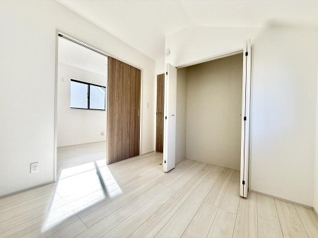 �q������ �������v���C�x�[�g��ԂƂ��ĐÂ��ŗ�������������񋟂��Ă���܂�