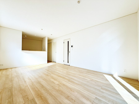 ���r���O ���������S�n�̂����A���z�̃��r���O