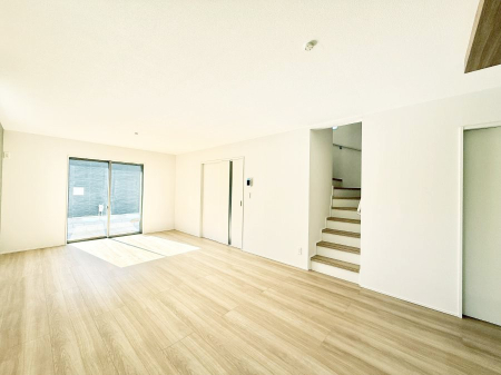 ���̑����� �z�������˂����ޖ��邢LDK�͉Ƒ��ł̂�т芰���܂�