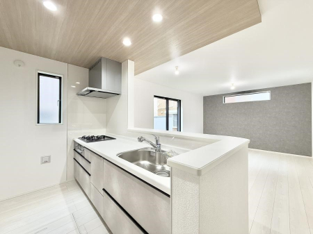 �L�b�`�� ����������̂ŁA���邳�ƊJ���������Ղ�ȃL�b�`���I  