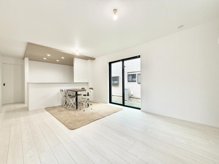 ���r���O ���̊Ԃɂ��Ƒ����W�܂����Ⴄ����ȃ��r���O�����ł����