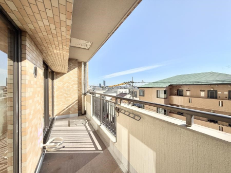 �o���R�j�[ ������ �G�߂̈ڂ낢����������J���I�ȋ�Ԃł�