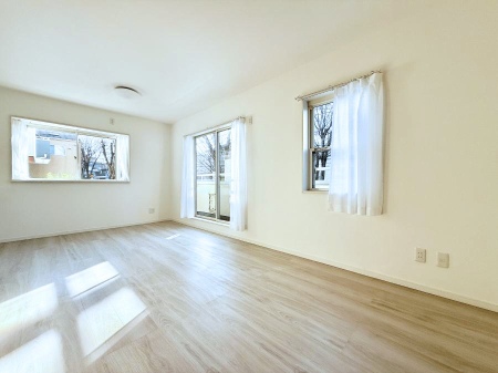 ���r���O ���������S�n�̂����A���z�̃��r���O