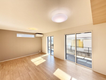 ���r���O �傫�ȑ�����������薾�邢��Ԃł��������������܂�