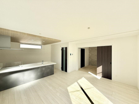 ���r���O ���������r���O�̂����ׂɂ͋���������̂ŁA�V��ł��邨�q�l�ɂ��ڂ��͂��Ĉ��S�ł���  