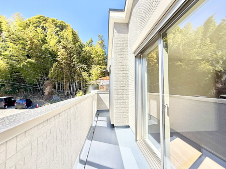 �o���R�j�[ ������ ���R��g�߂Ɋ�����A�J���I�ȃo���R�j�[