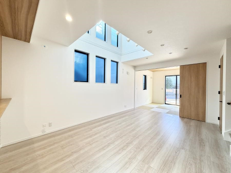 ���r���O ���������S�n�̂����A���z�̃��r���O