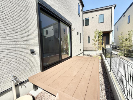 ���̑� �O�ρ��V�C�̗ǂ����̓E�b�h�f�b�L�ł̂�т�����ڂ���  