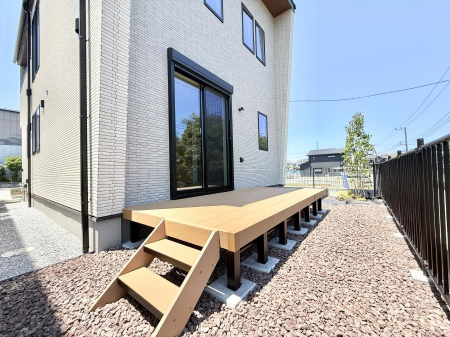 ���̑� �O�ρ��V�C�̗ǂ����̓E�b�h�f�b�L�ł̂�т�����ڂ���  