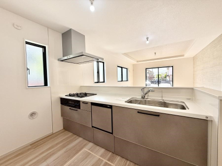 �L�b�`�� �����������������Ԃ����܂��A�Ί炠�ӂ��L�b�`��