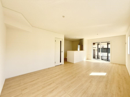 ���r���O ����