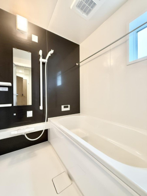 ���� �����������F�����̕ǖʁA�������A������芰����o�X���[���B  