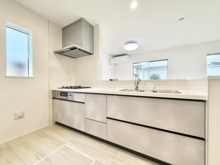 �L�b�`�� ����������̂ŁA���邳�ƊJ���������Ղ�ȃL�b�`���I  