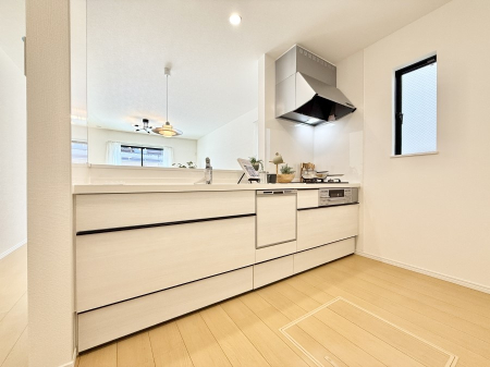 �L�b�`�� ����������������̂ŁA���邳�ƊJ���������Ղ�ȃL�b�`���I  