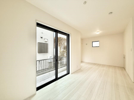 ���r���O ����