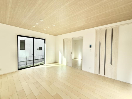 ���̑����� ���������S�n�̂����A���z�̃��r���O