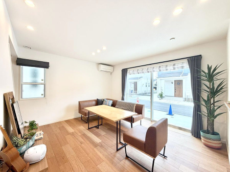 ���r���O ���������났�ƏΊ炪�W�܂�A�S���܂郊�r���O