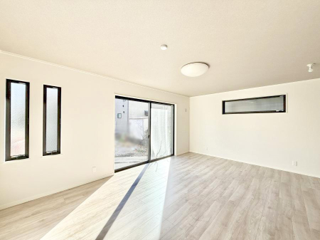 ���r���O ���������R�̌����������݁A���邢��Ԃ��L����܂�