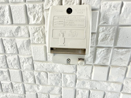 ���̑����� �ݔ������O�ɓd���R���Z���g������΁A�������@�ő���O�ǂ�|������ȂǕ֗��ł��B