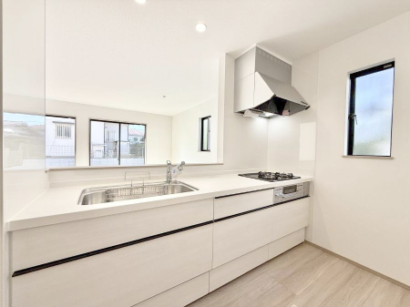 �L�b�`�� ����������������̂ŁA���邳�ƊJ���������Ղ�ȃL�b�`���I  