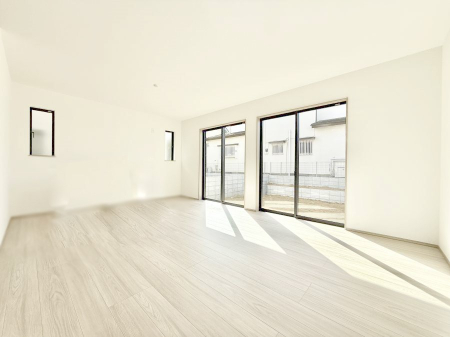 ���r���O �傫�ȑ�����������薾�邢��Ԃł��������������܂�