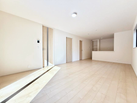 ���r���O ����