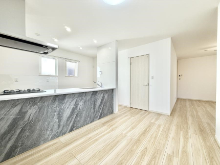 ���r���O �������i�`�������ȃ��r���O�͂ǂ�ȃC���e���A�ɂ������܂�  