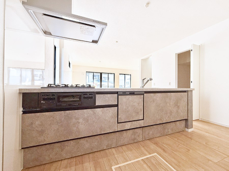 �L�b�`�� ��b���[�܂�ΖʃL�b�`���I�Ƒ��Ƃ̉�b���͂��݂܂�  