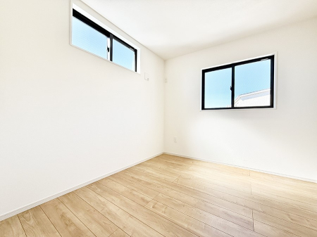 �Q�� 2�ʍ̌��Ŗ��邢�����I  