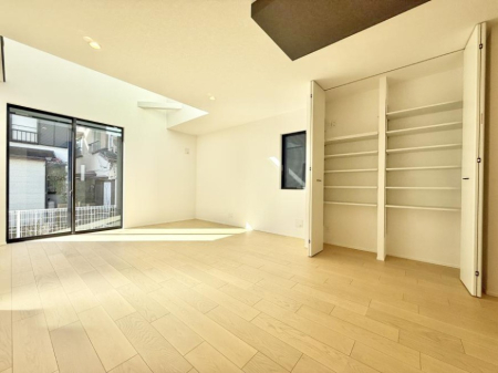 ���r���O ���������S�n�̂����A���z�̃��r���O