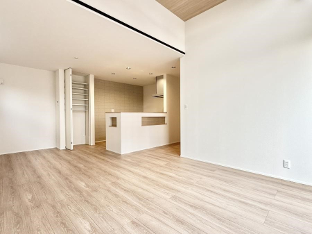 ���r���O ���������S�n�̂����A���z�̃��r���O