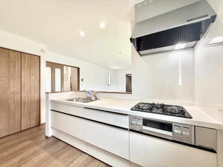 �L�b�`�� ��b���[�܂�ΖʃL�b�`���I�Ƒ��Ƃ̉�b���͂��݂܂�  