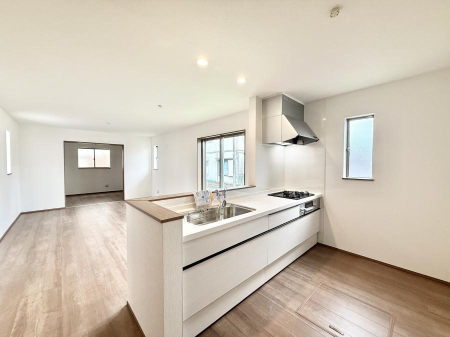 �L�b�`�� ����������������̂ŁA���邳�ƊJ���������Ղ�ȃL�b�`���I  