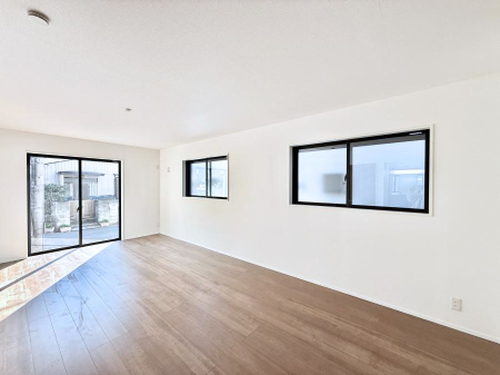 ���r���O ����