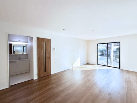 ���r���O ����