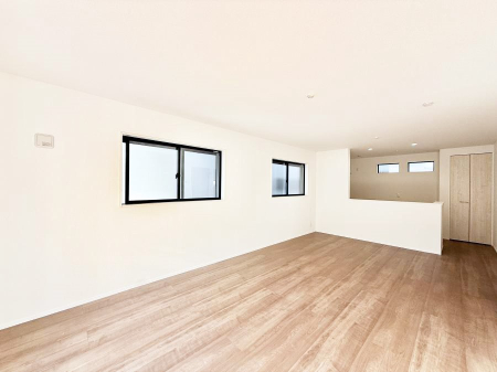 ���r���O ����