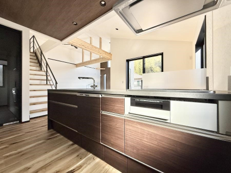 ���r���O �������㕔�������ŊJ�����Ɩ��邳�ǍD�̃��r���O�ł��I  