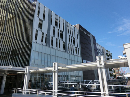 ���ӊ� �V���b�s���O�Z���^�[ 1700m �g�c�J�[�i���[��