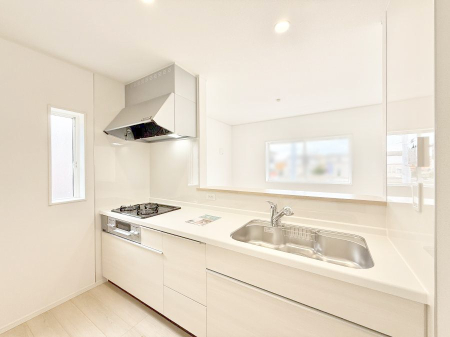 �L�b�`�� ����������̂ŁA���邳�ƊJ���������Ղ�ȃL�b�`���I  