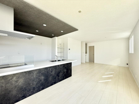 ���r���O ���������S�n�̂����A���z�̃��r���O