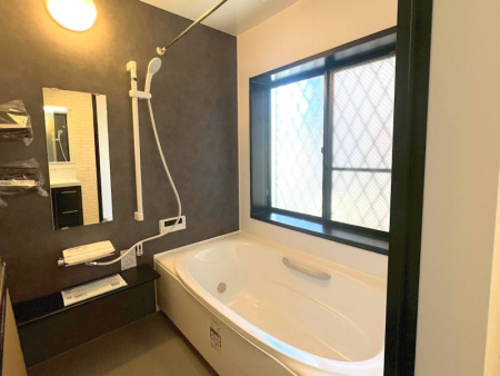 ���� �����������F�����̕ǖʁA�������A������芰����o�X���[���B  