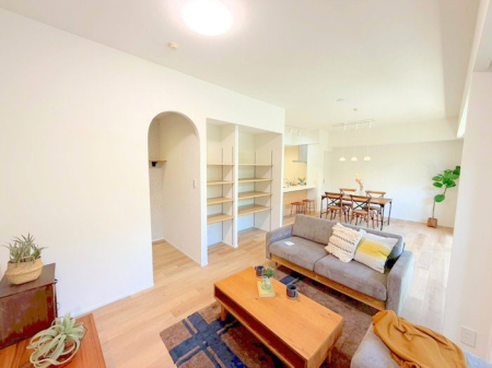 ���r���O �������Ƒ������R�ƏW�܂�A�y�������Ԃ��߂����郊�r���O