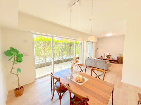 ���r���O �傫�ȑ�����������薾�邢��Ԃł��������������܂�